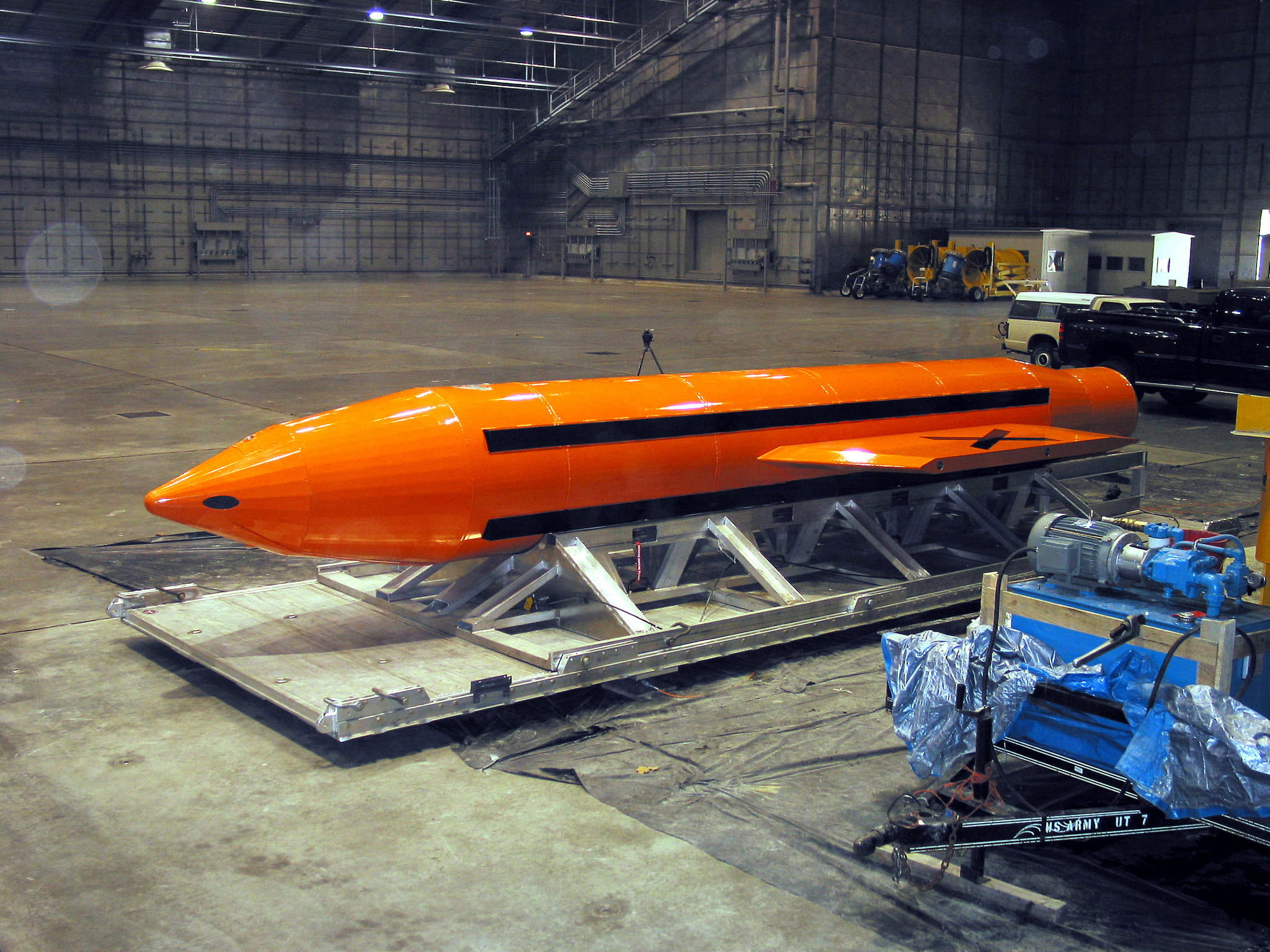 a picture of the MOAB bomb