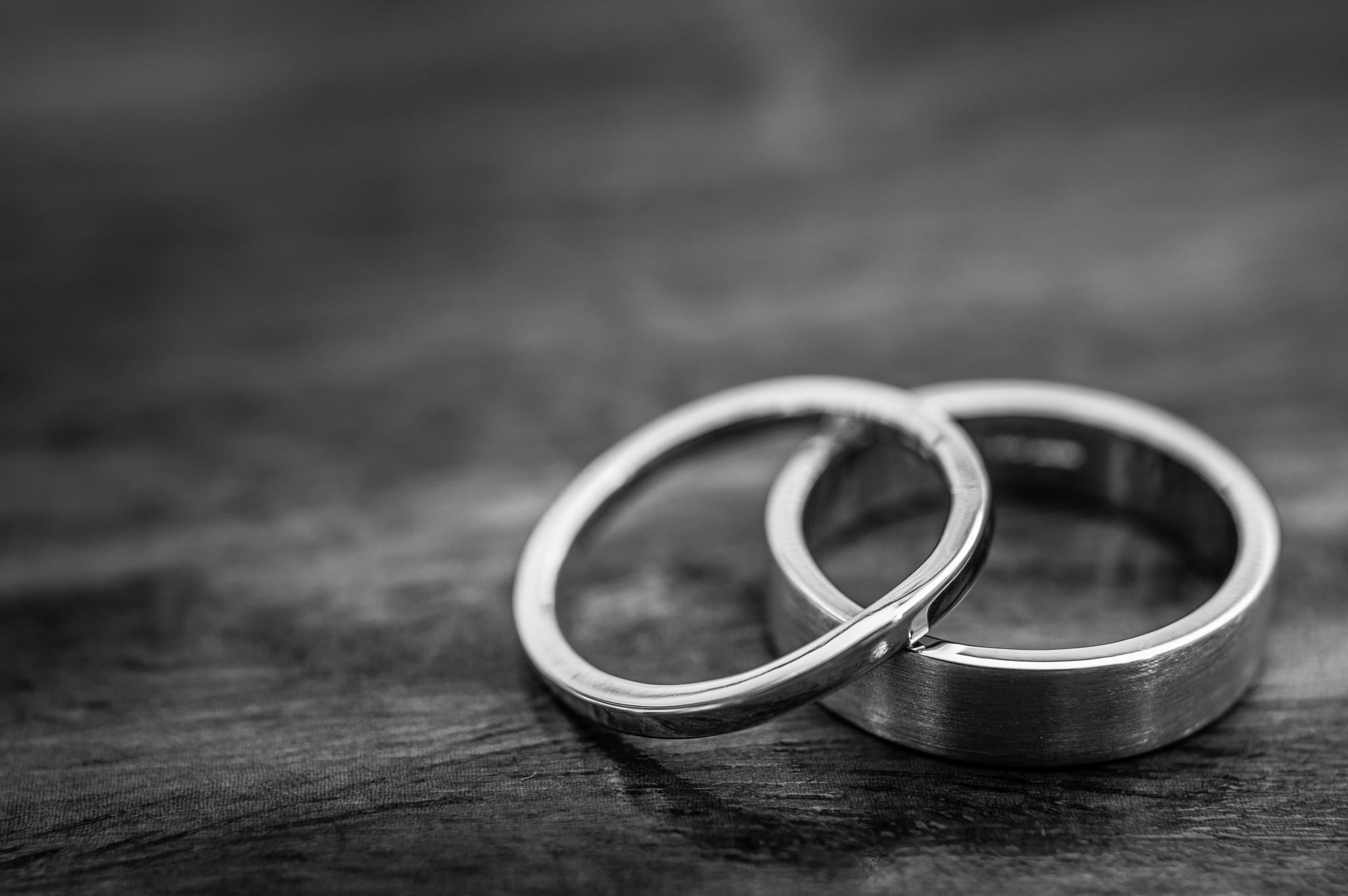a picture of wedding rings