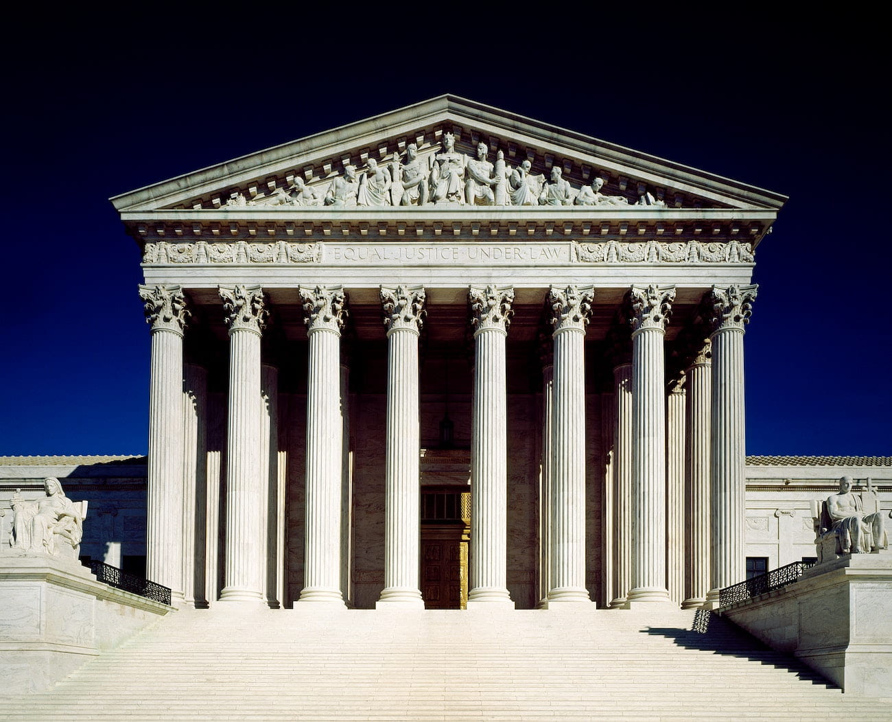 Image shows the Supreme Court building from the front.